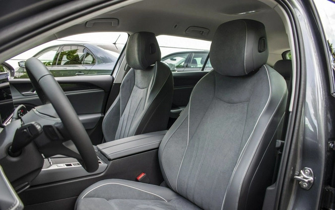 Volkswagen Passat cena 192500 przebieg: 5, rok produkcji 2024 z Ostrów Lubelski małe 277